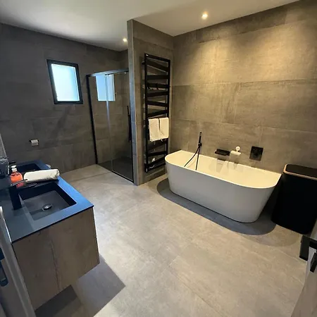 Apartmán New Apartment, 3 Bedrooms, Sea View