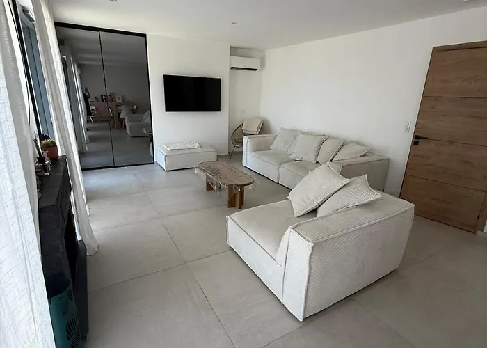 アパート New Apartment, 3 Bedrooms, Sea View ポルトヴェッキオ