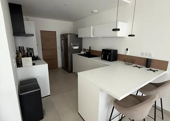 New Apartment, 3 Bedrooms, Sea View